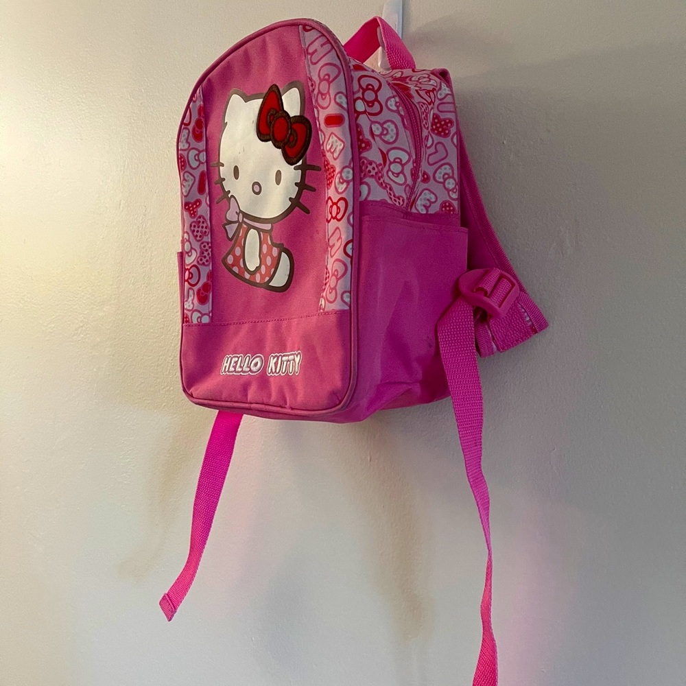 Hello Kitty Mini Backpack Zipper Close - image 2